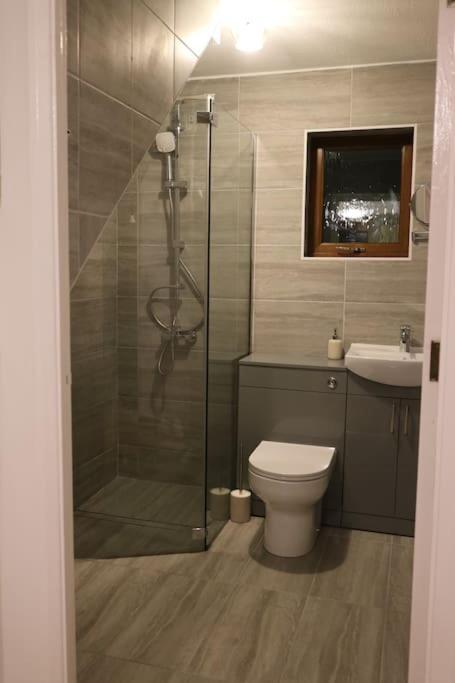 Entire -4 Bedrooms Detached House With Driveway Νότιγχαμ Εξωτερικό φωτογραφία