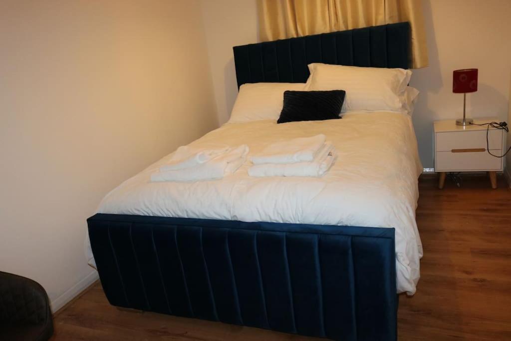 Entire -4 Bedrooms Detached House With Driveway Νότιγχαμ Εξωτερικό φωτογραφία