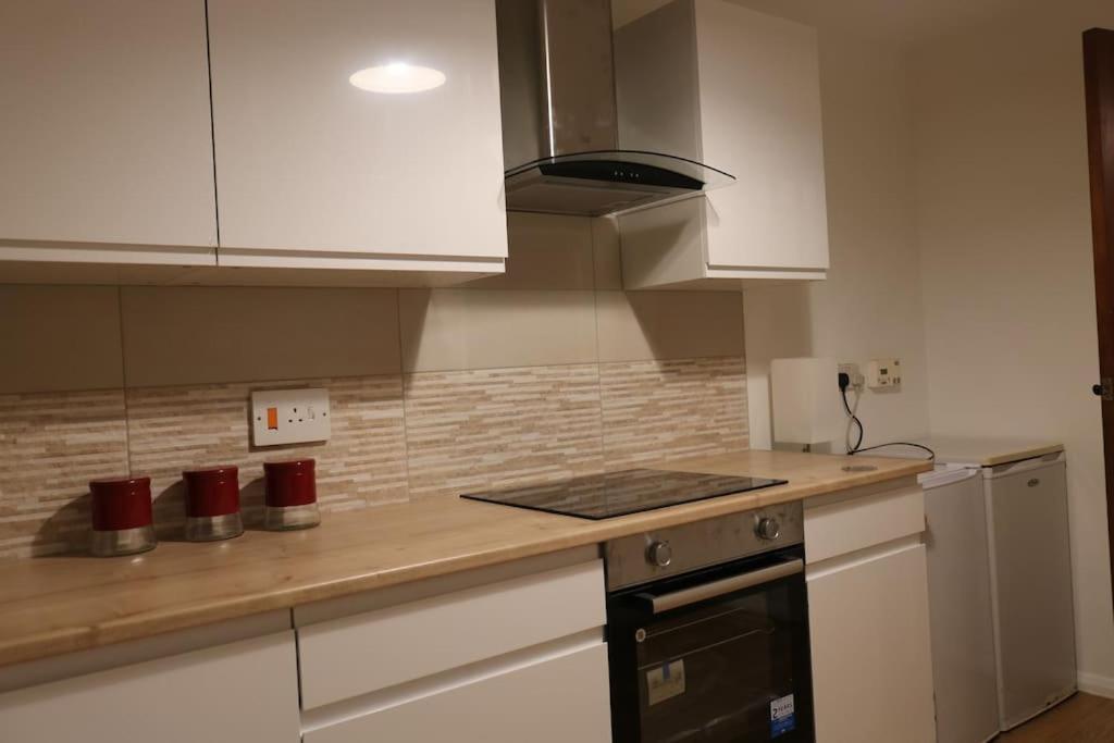 Entire -4 Bedrooms Detached House With Driveway Νότιγχαμ Εξωτερικό φωτογραφία