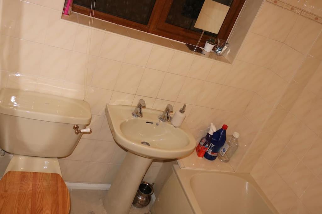 Entire -4 Bedrooms Detached House With Driveway Νότιγχαμ Εξωτερικό φωτογραφία