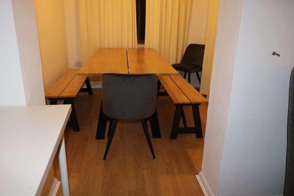 Entire -4 Bedrooms Detached House With Driveway Νότιγχαμ Εξωτερικό φωτογραφία