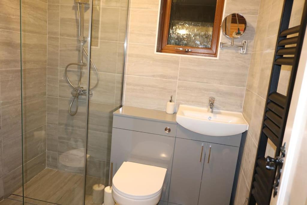 Entire -4 Bedrooms Detached House With Driveway Νότιγχαμ Εξωτερικό φωτογραφία