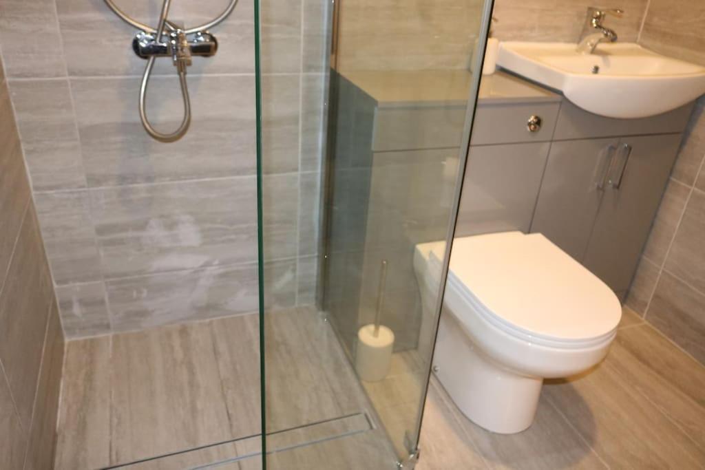 Entire -4 Bedrooms Detached House With Driveway Νότιγχαμ Εξωτερικό φωτογραφία